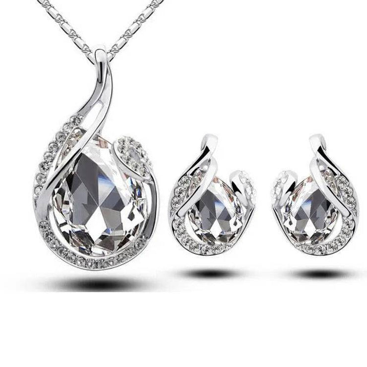 Beautiful Drop Pendant Necklace